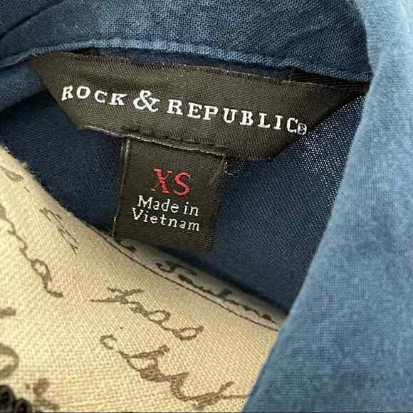 Rock & Republic Blue Roll Sleeve Button Front Shirt V-Neck Size XS - Picture 6 of 8